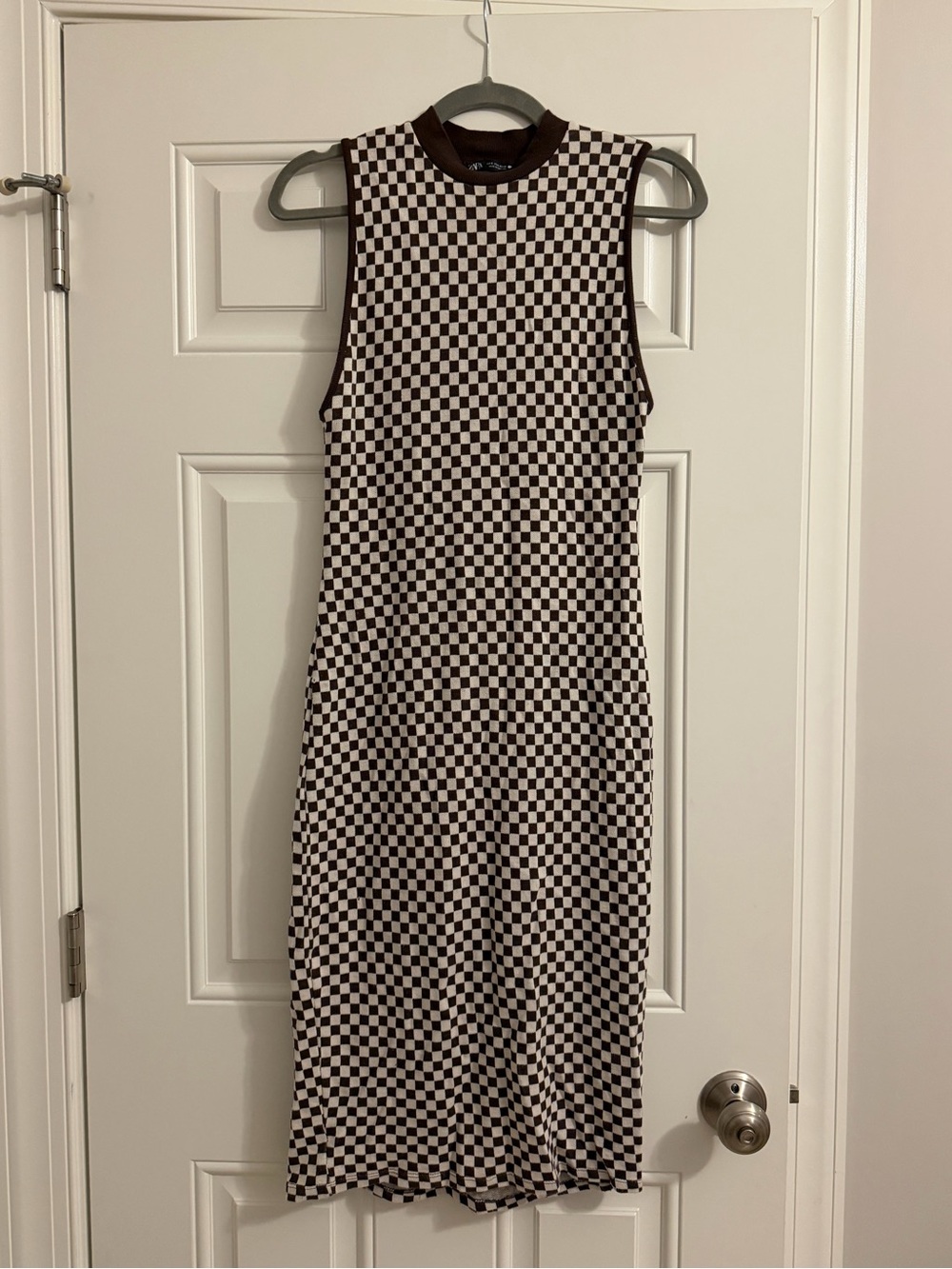 Zara Sleeveless Brown and White Check Midi Dress
